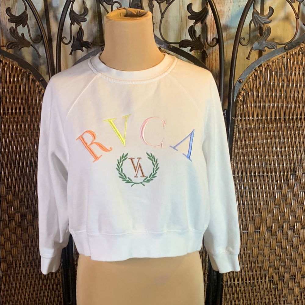 RVCA White Cropped Embroidered Sweatshirt with 3/4 Sleeves Size M